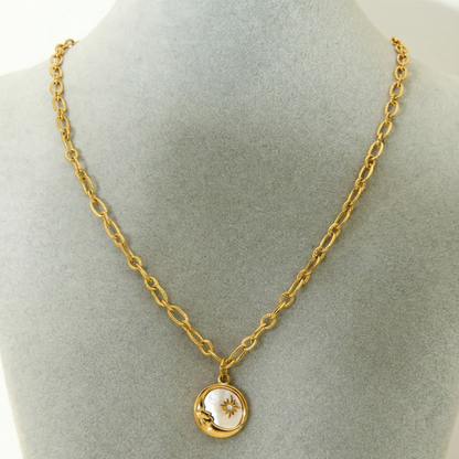 Collier doré or 18k avec pendentif lune et soleil, nacre effet ormeau et zircon