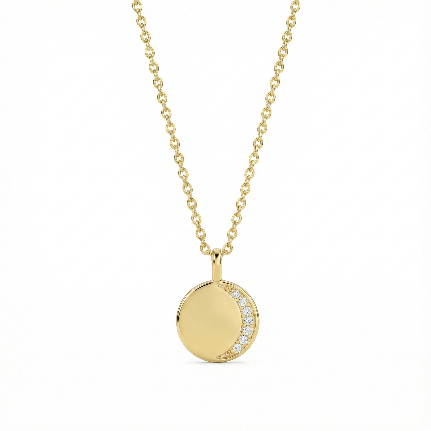 Collier doré à l’or 18k avec pendentif lune pavée de zircons
