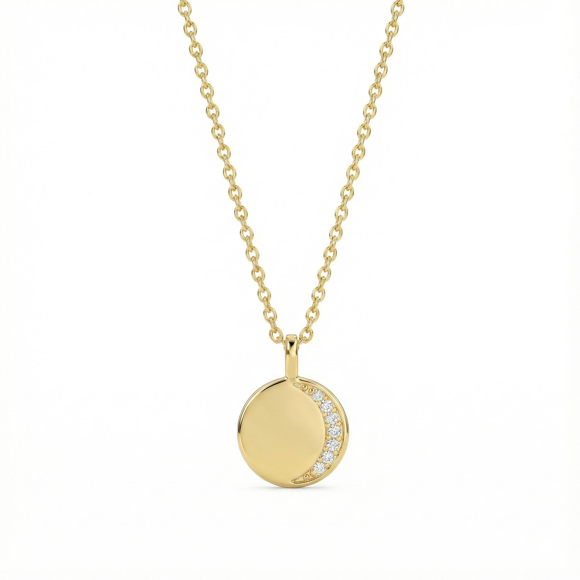Collier doré à l’or 18k avec pendentif lune pavée de zircons
