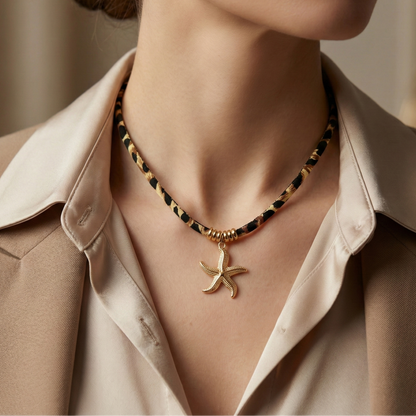 Collier étoile de mer dorée sur cordon léopard