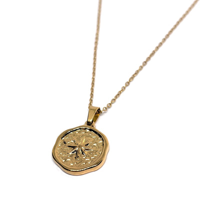 collier femme en acier inoxydable doré avec médaille gravée d’une étoile polaire 24 mm, chaîne réglable 45 +5 cm, bijou symbolique et intemporel à offrir 