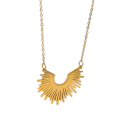 collier femme en acier inoxydable doré avec pendentif soleil aux rayons découpés finement, chaîne réglable 41 à 46 cm, bijou lumineux et élégant à porter