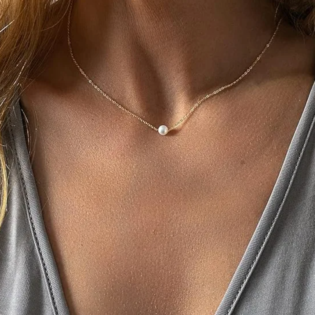 collier femme en acier inoxydable doré avec perle synthétique ronde de 7 mm sur chaîne fine 40+5 cm, bijou minimaliste élégant à porter au quotidien