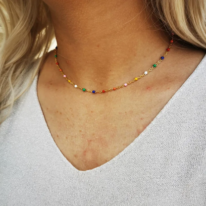 collier femme en acier inoxydable doré avec petites perles multicolores et chaîne fine réglable 45 +5 cm, bijou tendance été à offrir


