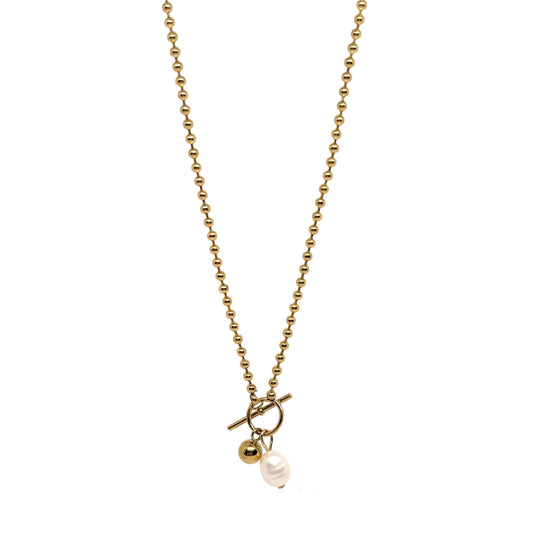 collier femme en acier inoxydable doré 14K avec fermoir toggle apparent, orné d’une perle blanche irrégulière et d’une perle dorée brillante, longueur 45 cm, bijou minimaliste et raffiné au style moderne