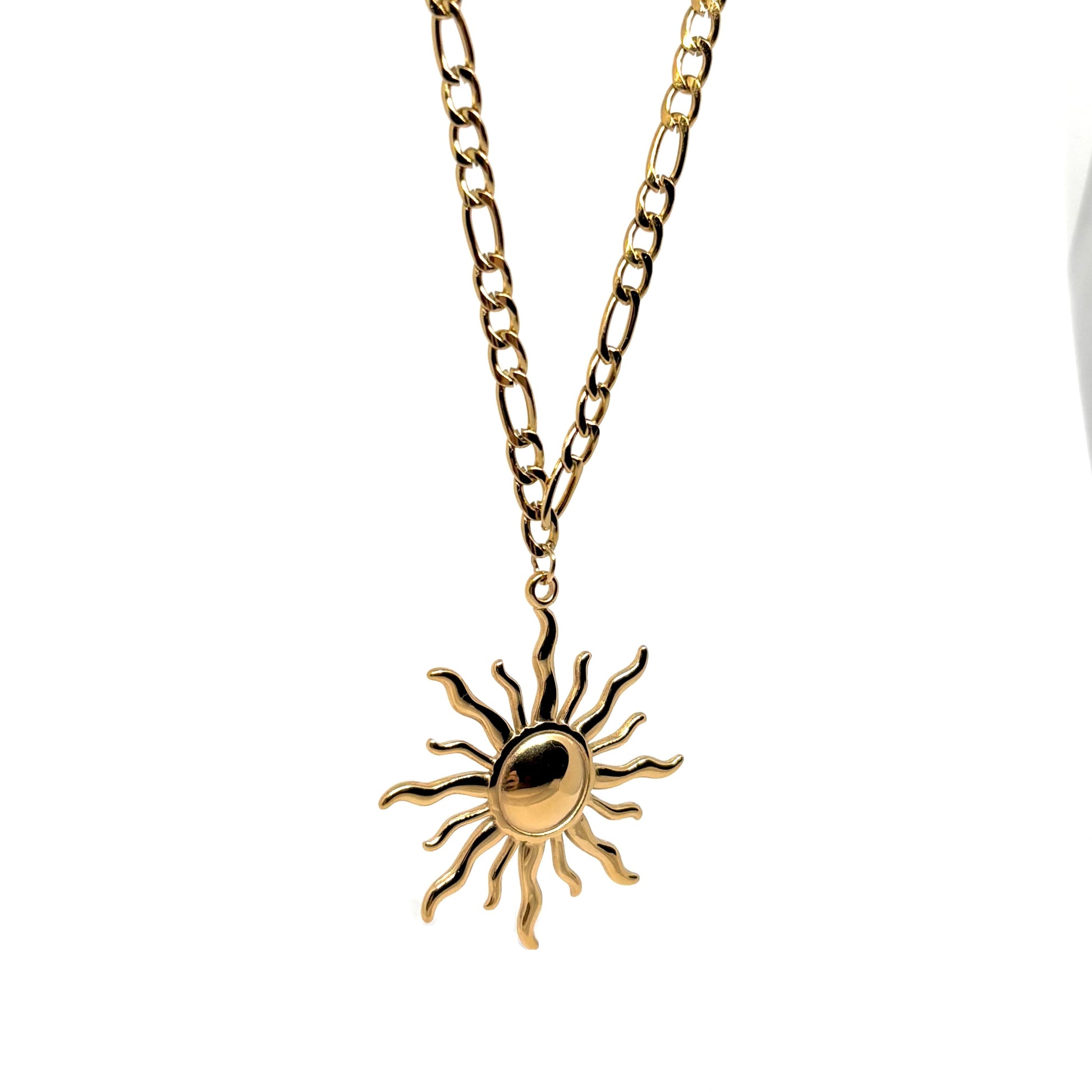collier femme en acier inoxydable doré avec chaîne épaisse et pendentif soleil rayonnant de 3,5 cm, longueur ajustable 45 +5 cm, bijou statement puissant et lumineux au style bohème chic