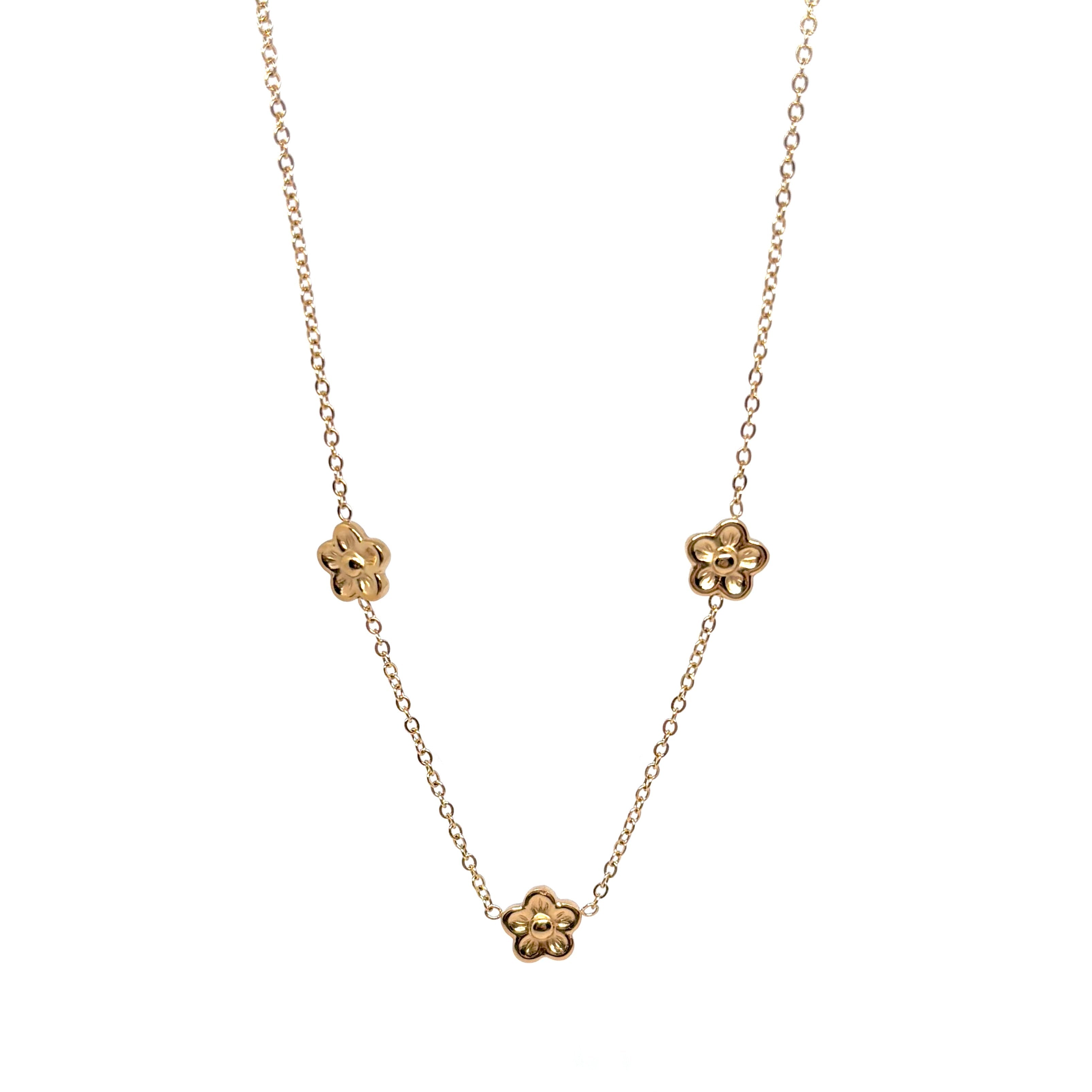 collier femme en acier inoxydable doré composé de trois fleurs miniatures en relief sur une chaîne fine, longueur 40 +5 cm, bijou floral délicat et bohème pour un look romantique et estival