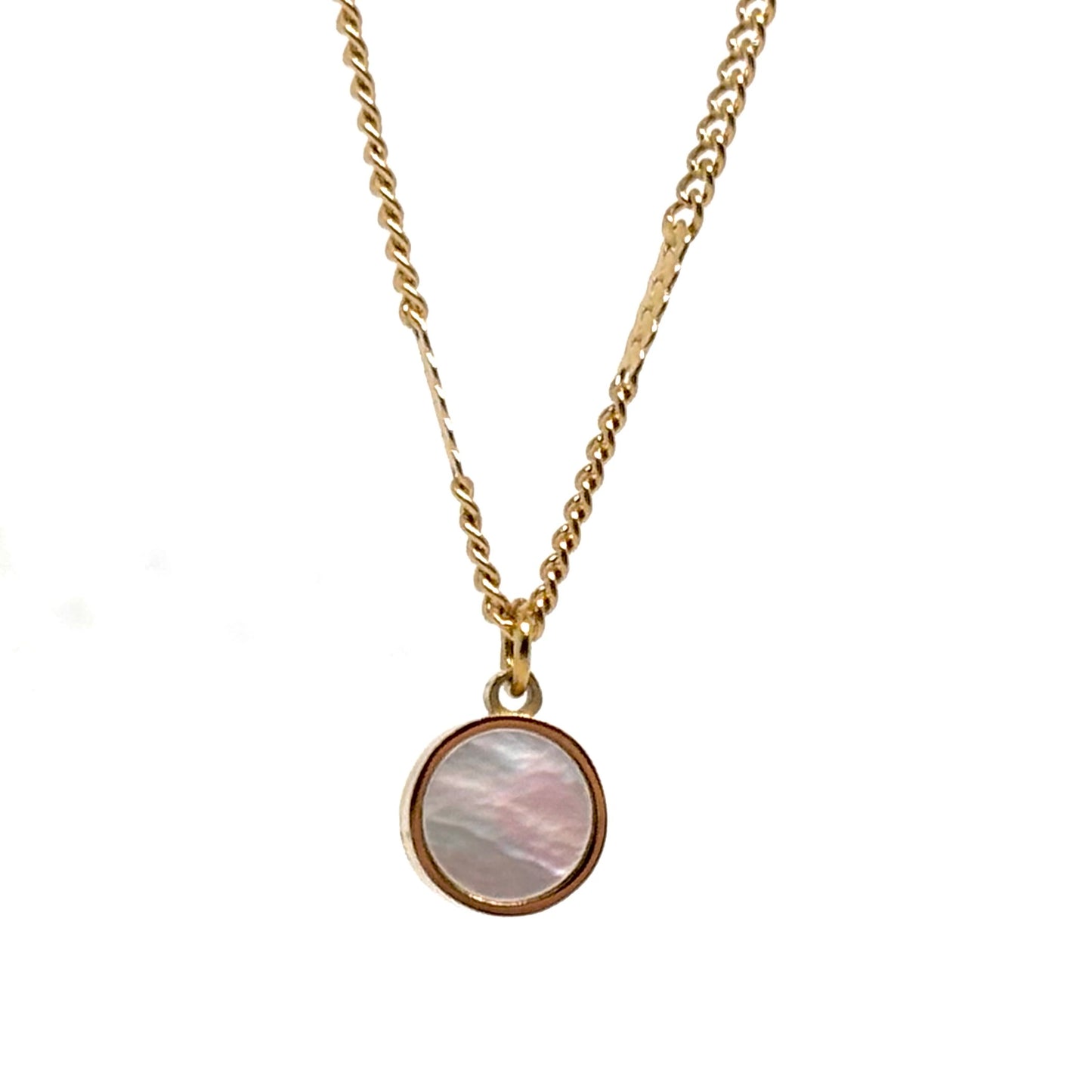 collier femme en acier inoxydable doré avec médaillon rond en nacre naturelle et double chaîne délicate, bijou minimaliste élégant à offrir