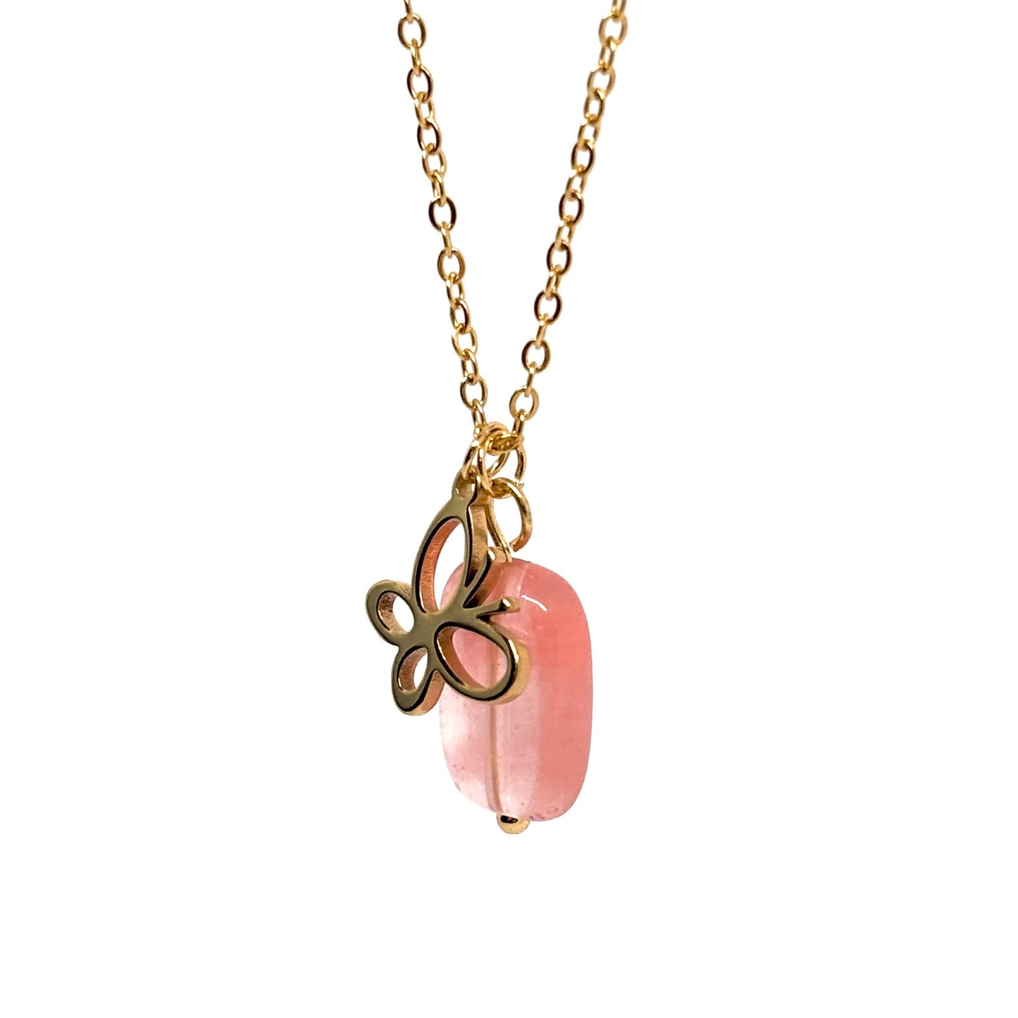 collier femme en acier inoxydable doré avec pendentif papillon ajouré posé sur pierre rose pastel, longueur 39,5 +6 cm, bijou symbolique et féminin plein de douceur et de légèreté