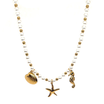 collier femme en acier inoxydable doré avec perles blanches de 6 mm et trois pendentifs marins coquillage, étoile de mer et hippocampe, longueur 40 +5 cm, bijou estival lumineux et symbolique