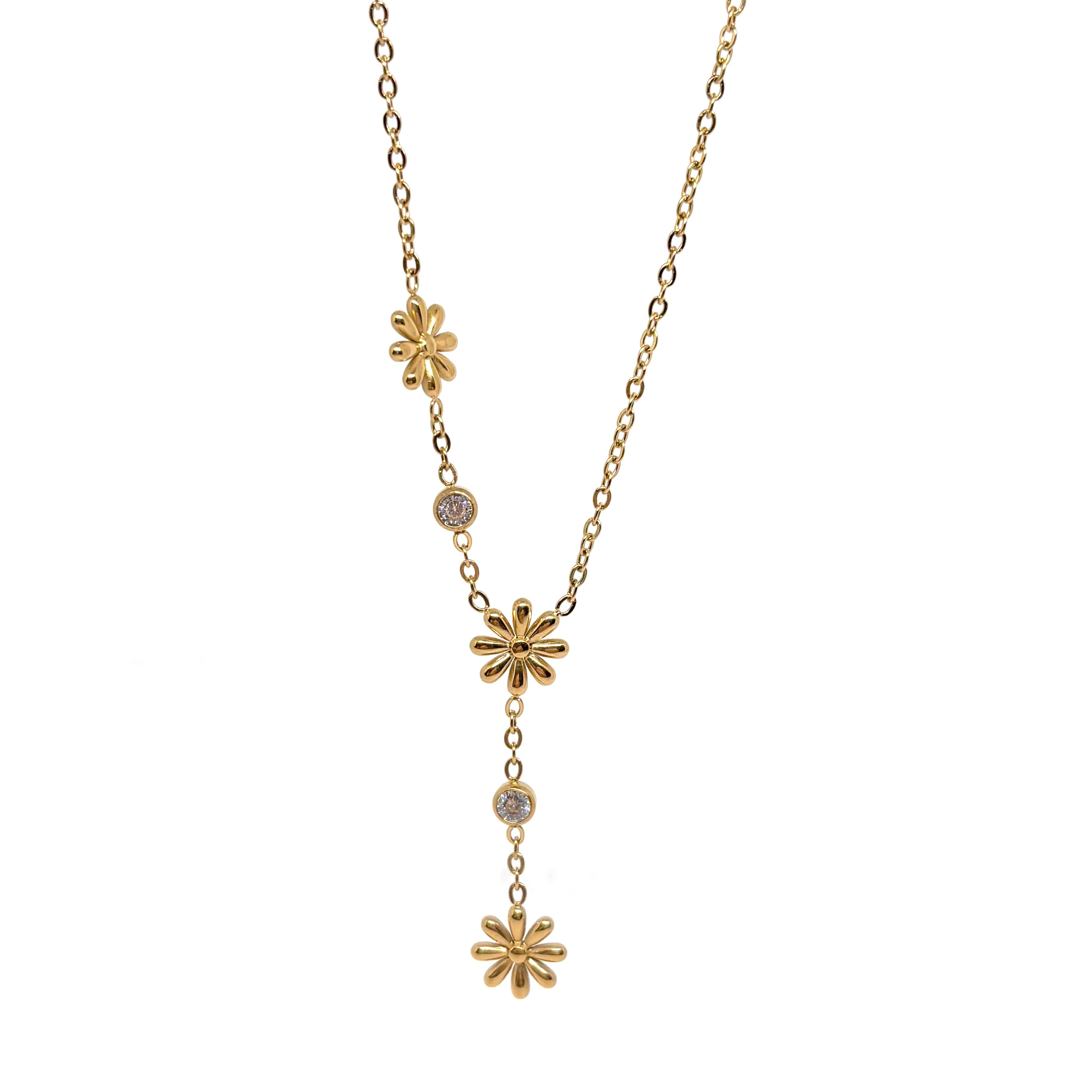 collier femme en acier inoxydable doré avec trois fleurs dorées décalées ornées de cristaux transparents, longueur ajustable 40 à 45 cm, bijou féminin et lumineux idéal pour un style romantique et élégant