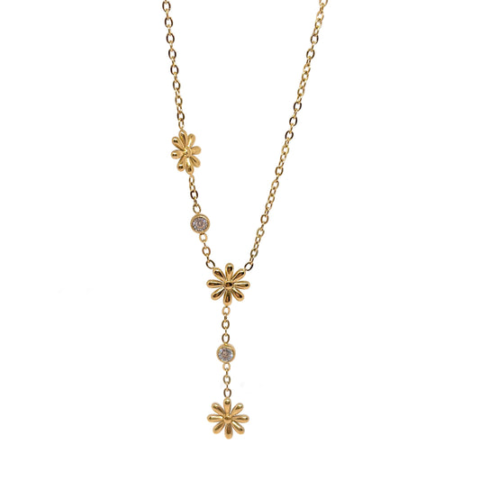 collier femme en acier inoxydable doré avec trois fleurs dorées décalées ornées de cristaux transparents, longueur ajustable 40 à 45 cm, bijou féminin et lumineux idéal pour un style romantique et élégant