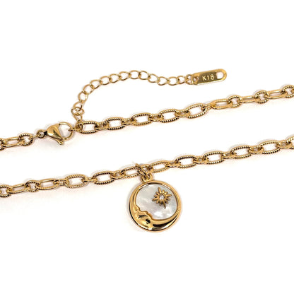 collier pour femme en plaqué or avec pendentif lune et soleil en nacre irisée effet ormeau, bijou lumineux et élégant à offrir
