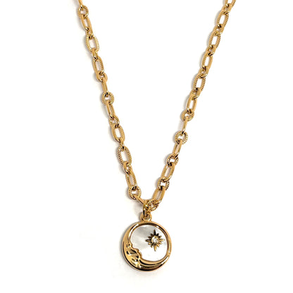 collier pour femme en plaqué or avec pendentif lune et soleil en nacre irisée effet ormeau, bijou lumineux et élégant à offrir
