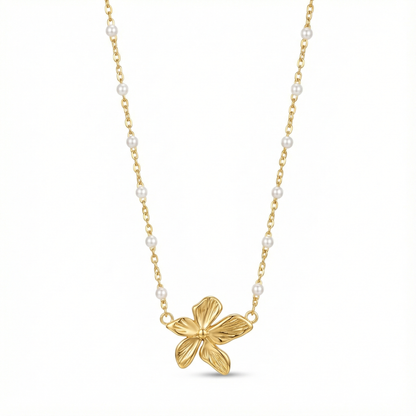 Collier élégant pour mariage ou soirée : pendentif fleur d'orchidée dorée et perles blanches sur chaîne acier.