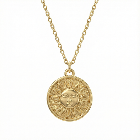 Collier médaille soleil doré avec gravure en relief