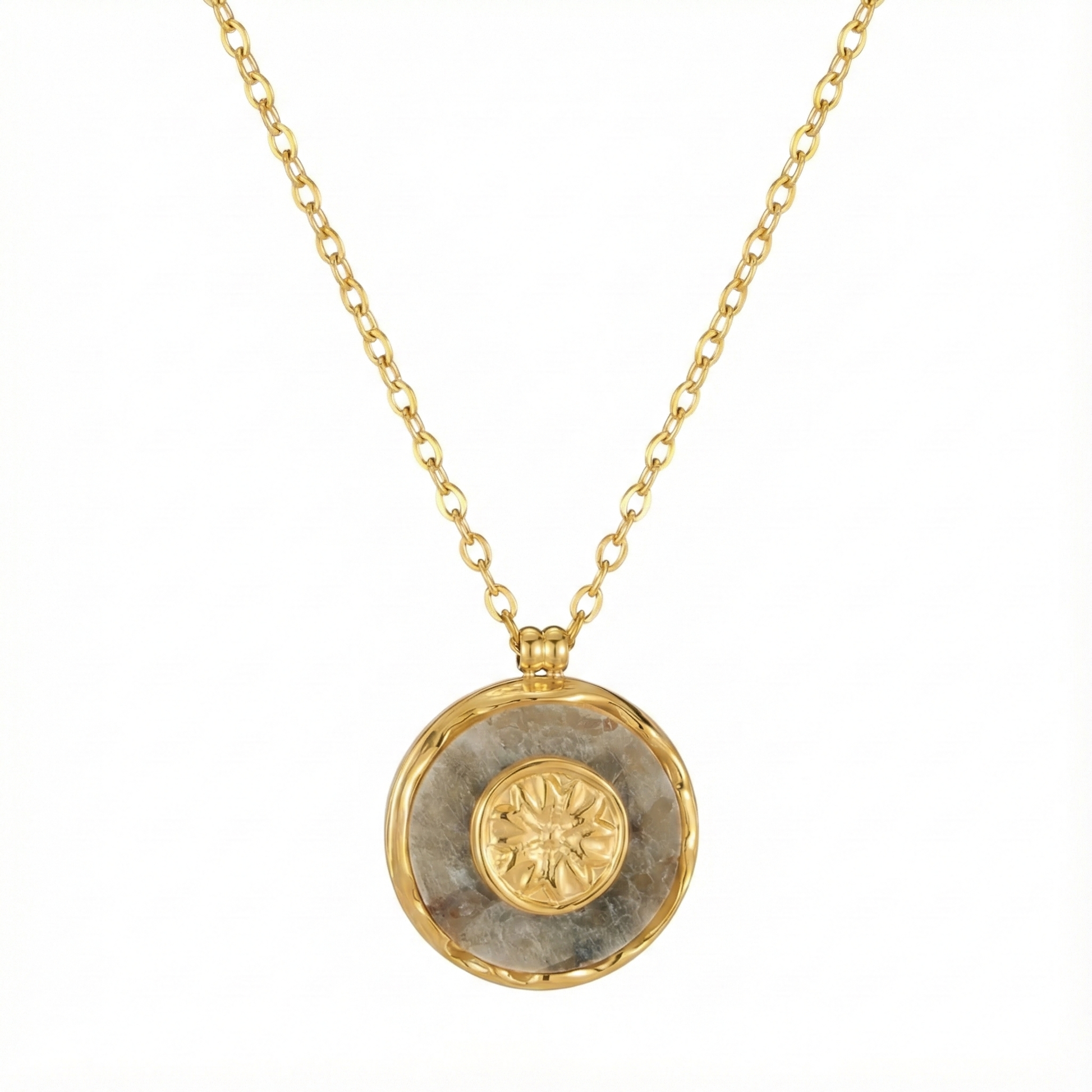 Collier médaillon en pierre naturelle avec rosace dorée