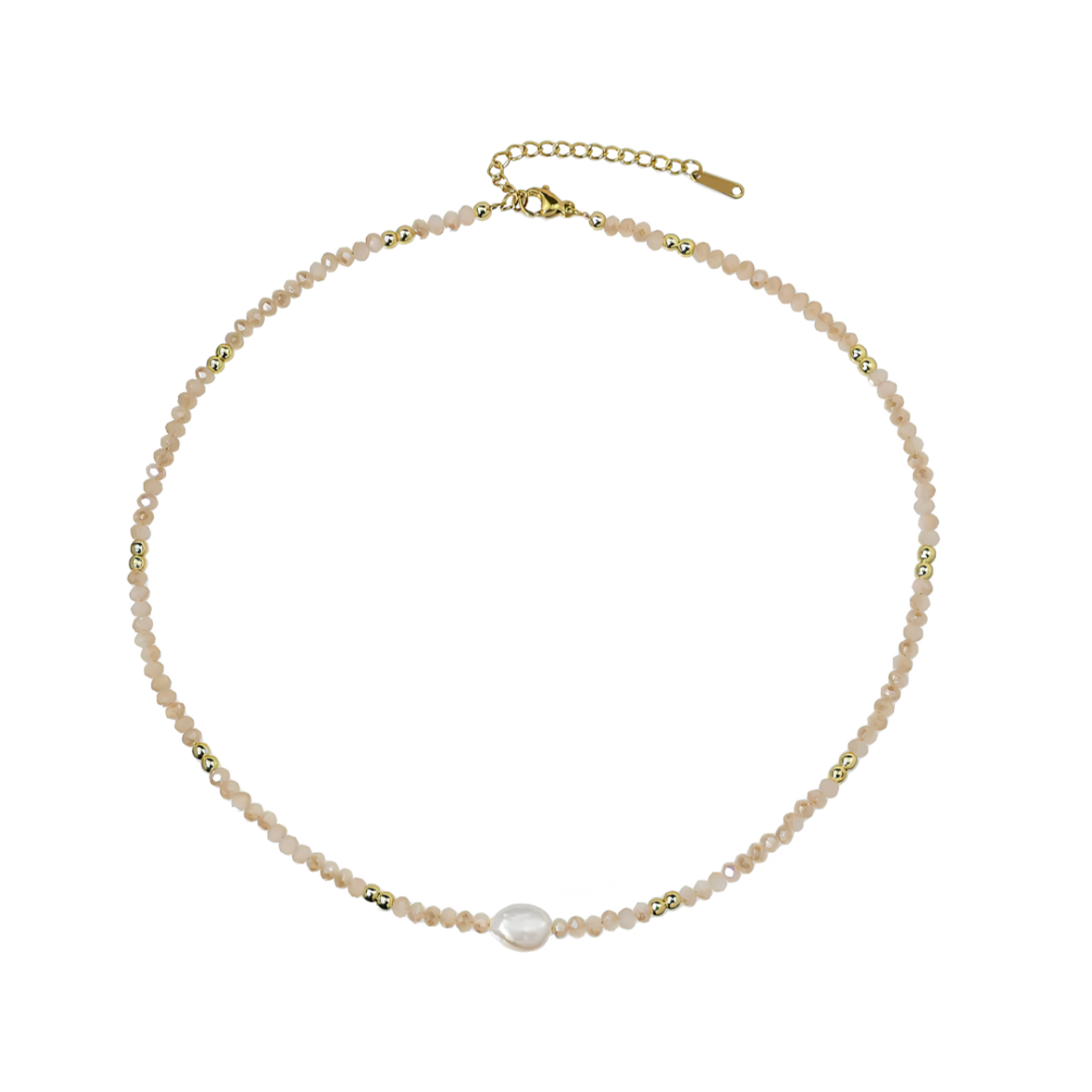 Un collier fin et délicat, composé de perles beige nude, de cristaux dorés, et d’une perle blanche d’eau douce centrale. L’association parfaite entre légèreté, douceur et sophistication discrète.

Matériau : Acier inoxydable couleur doré (316L), cristal, perles synthétiques + perle d’eau douce centrale, hypoallergénique, résistant à l’eau et à l’oxydation.

Dimensions : Longueur 40 cm + 5 cm de rallonge – fermoir mousqueton doré sécurisé.

Design : Enfilade de perles facettées beige rosé, rythmée par de min