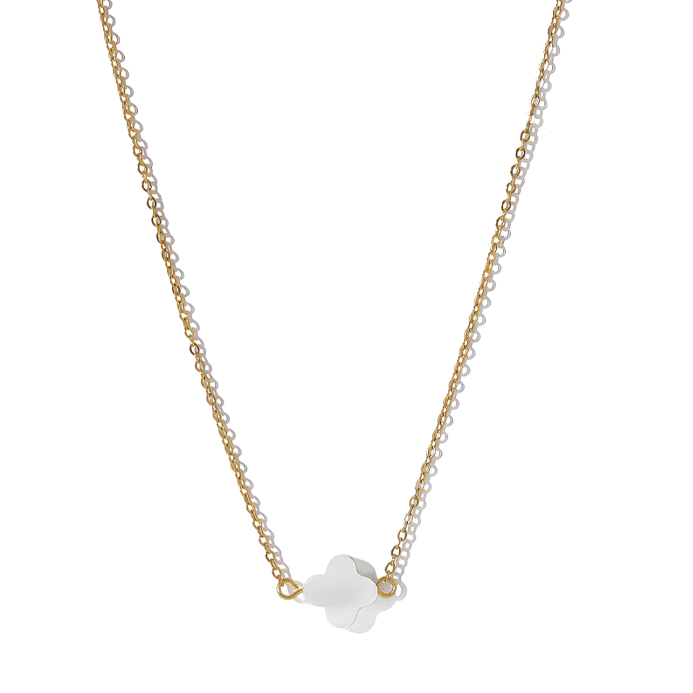Ce collier trèfle en acier inoxydable doré, orné d’un pétale en nacre naturelle, symbolise la chance, la douceur et l’élégance discrète. Son design épuré et sa finition brillante en font un bijou délicat à porter au quotidien ou en talisman raffiné.

Matériau : Acier inoxydable couleur doré (placage PVD or 18K), nacre naturelle, hypoallergénique, résistant à l’eau et à l’oxydation.

Dimensions : Longueur de chaîne 39,5 cm + 5 cm – pendentif 1 cm – poids 1,8 g.

Design : Un trèfle blanc nacré monté sur une c