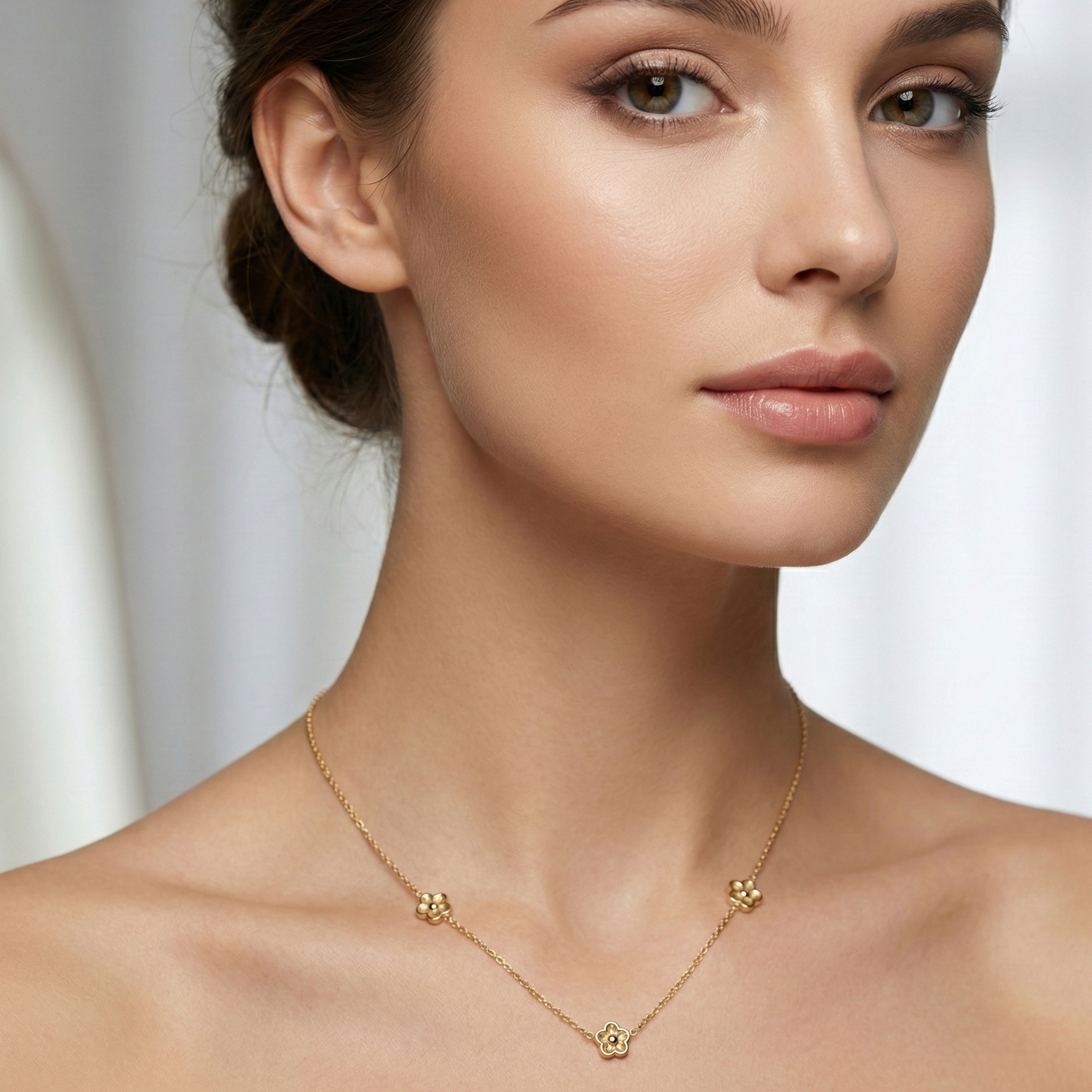 Collier trois fleurs miniatures en acier inoxydable couleur doré