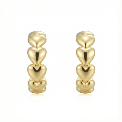 Créoles doré à l’or 18k avec cœurs sculptés en relief