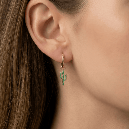 Créoles dorées or 18k avec pendentif cactus pavé de zircons verts
