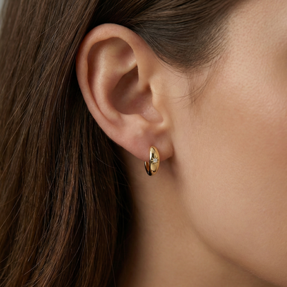 Créoles dorées or 18k avec zircon serti en étoile du Nord à huit branches