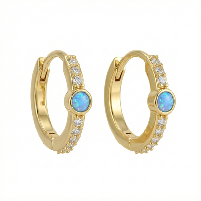 Créoles dorées or 18k avec opale ronde irisée et pavage de zircons blancs, bijou féminin raffiné et lumineux