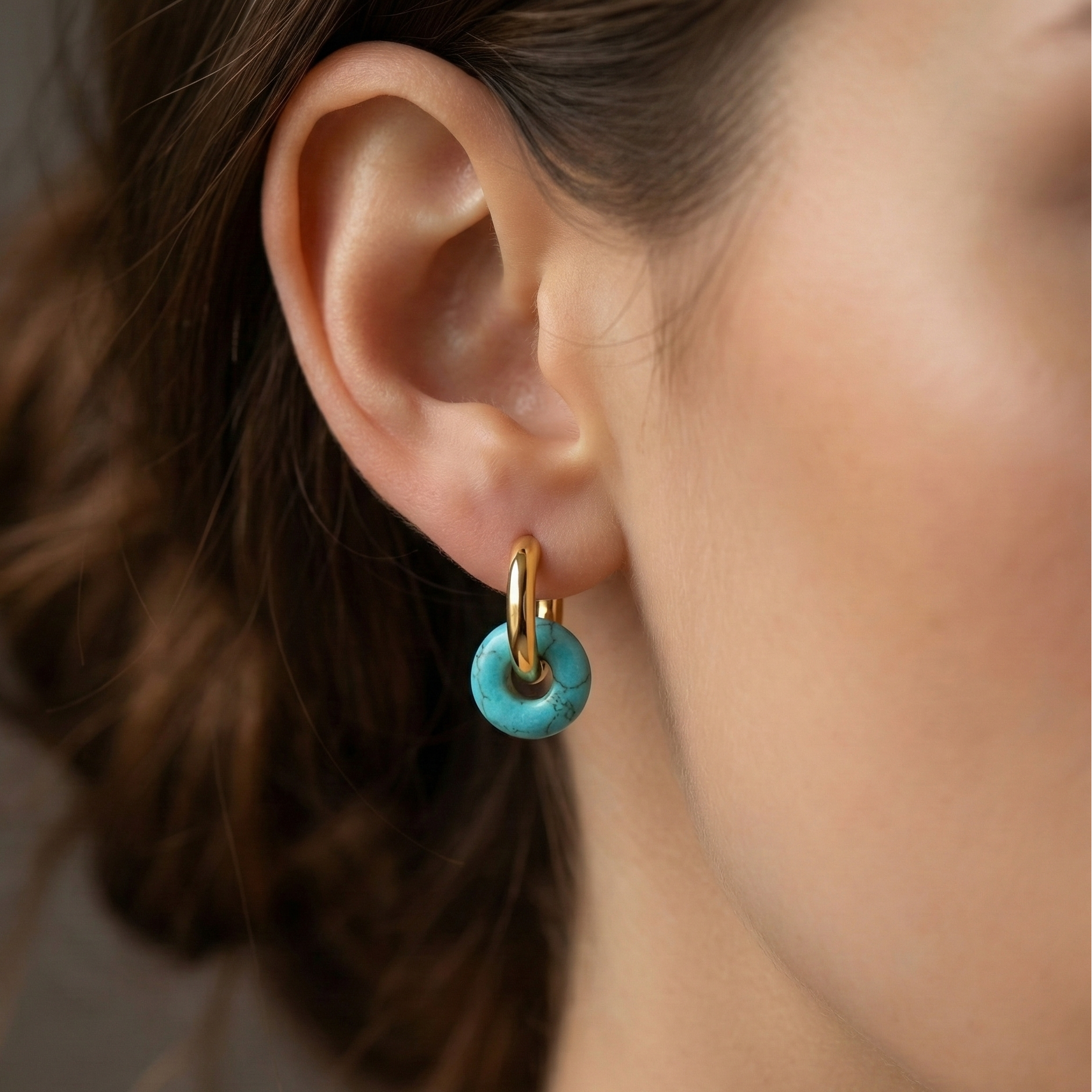 Créoles dorées or 18k avec pendant turquoise veiné élégant