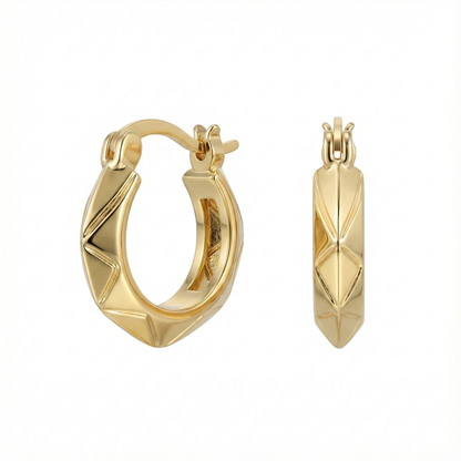 Créoles géométriques facettées dorées or 18k à motifs triangulaires, design architectural moderne et élégant