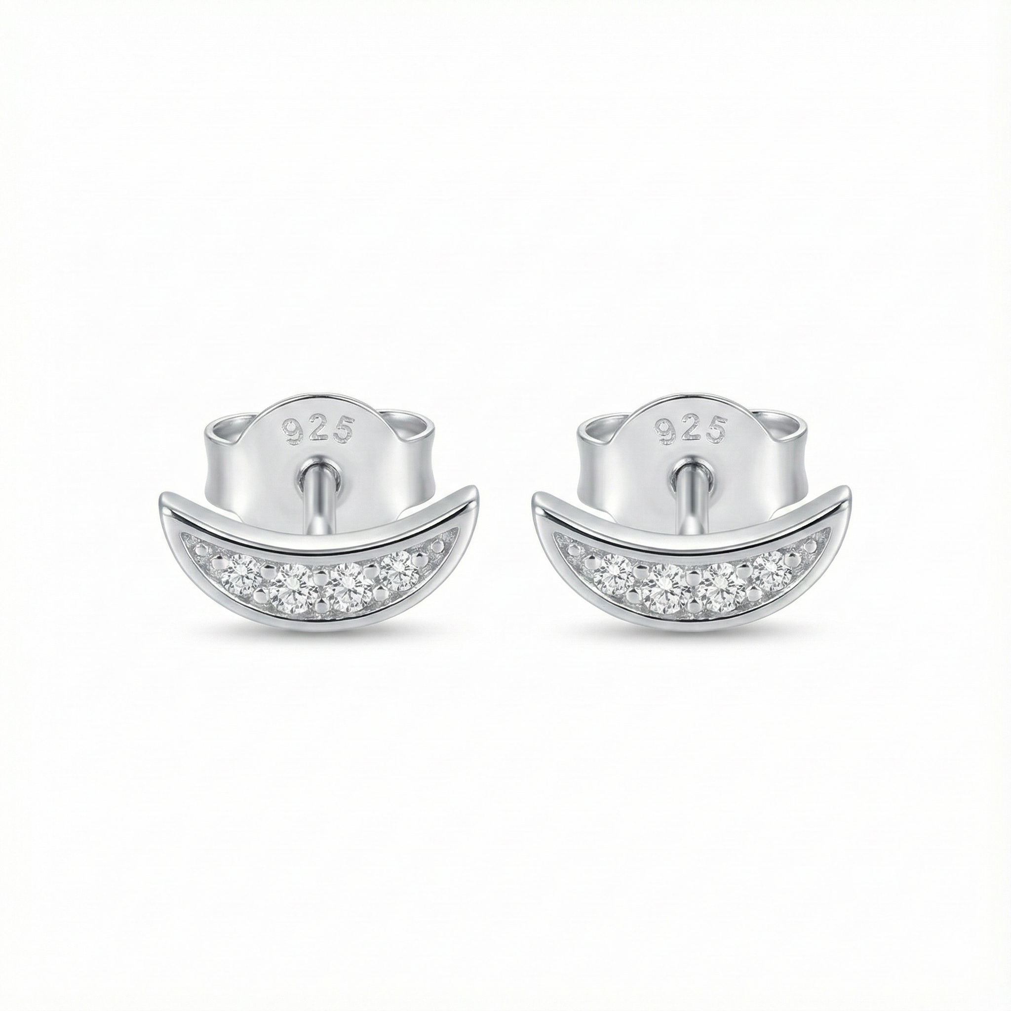 Détail croissants de lune sur boucles puces argent 925