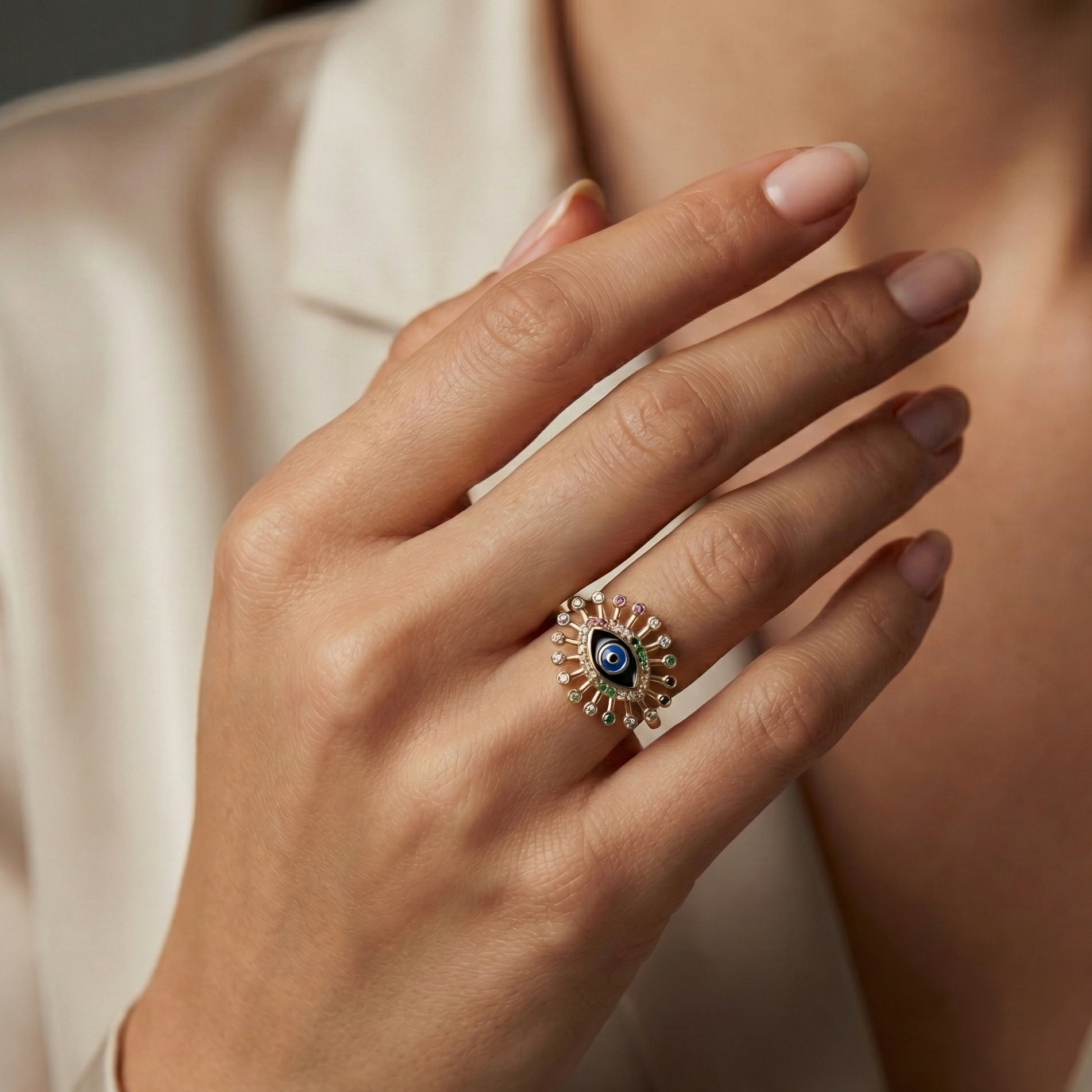 motif œil multicolore sur bague acier inoxydable doré