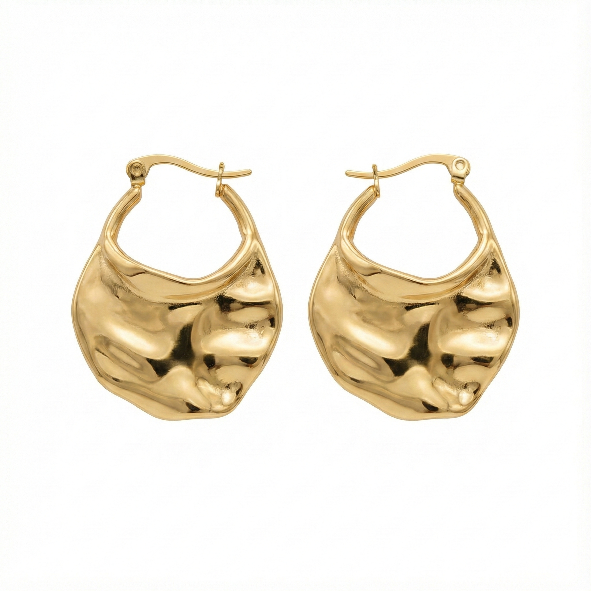 Mono boucle d'oreille triangle en argent massif 925 (ven+
due à l'unité), pavée de zircons brillants.