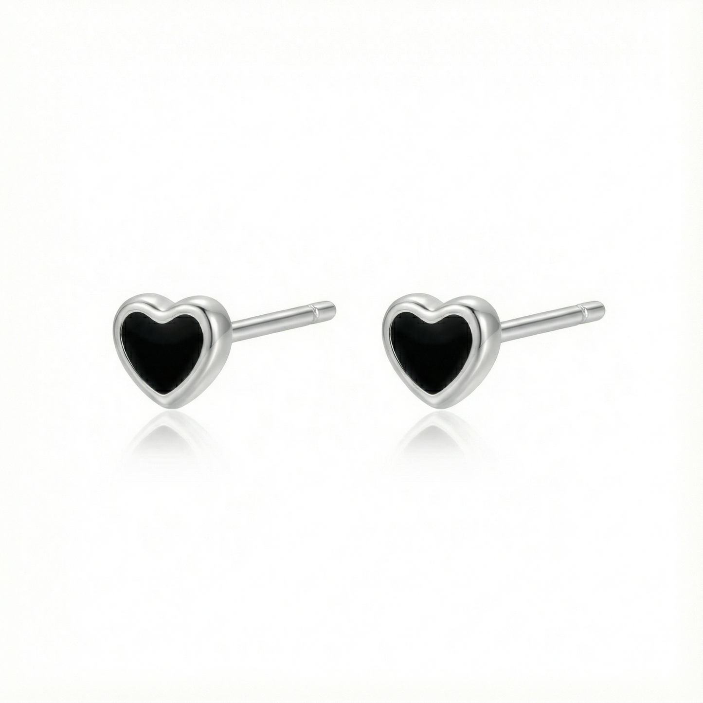 Petites puces d'oreilles en argent 925 forme cœur avec centre noir (émail ou onyx) contour argenté brillant