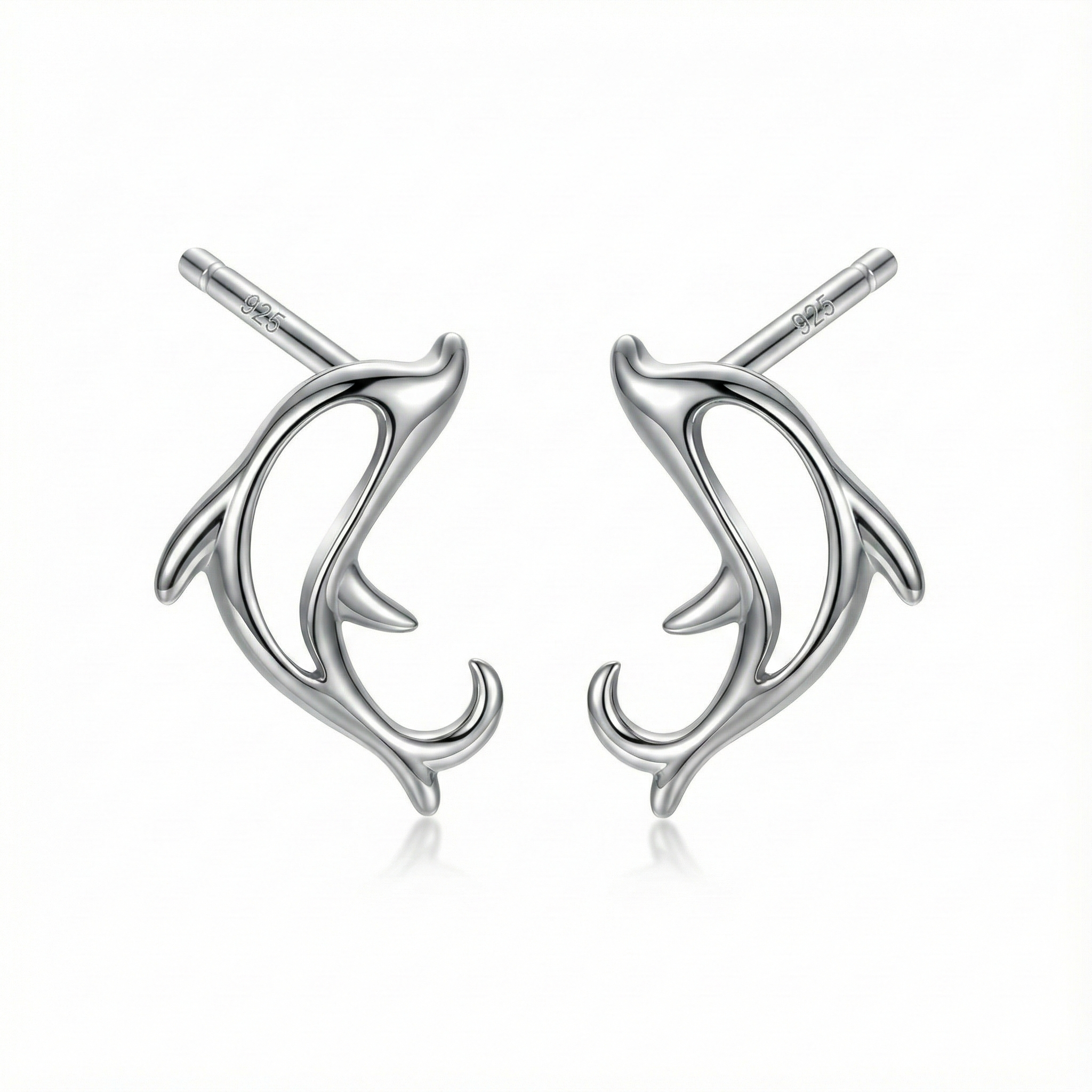 Paires de puces d'oreilles motif dauphin ajouré (silhouette) en argent 925 sterling brillant