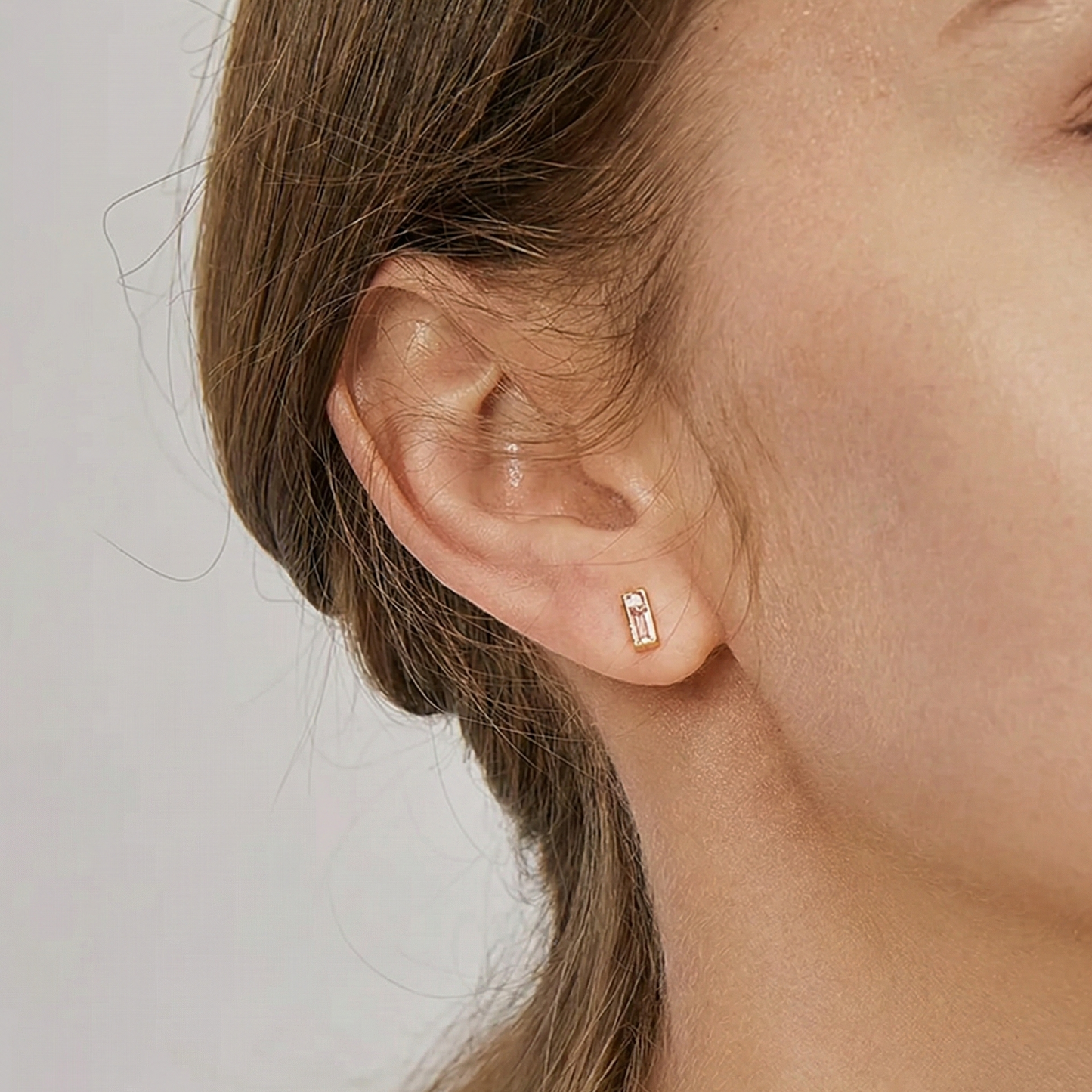 Puces d’oreilles doré à l’or 18k avec zircons roses rectangulaires