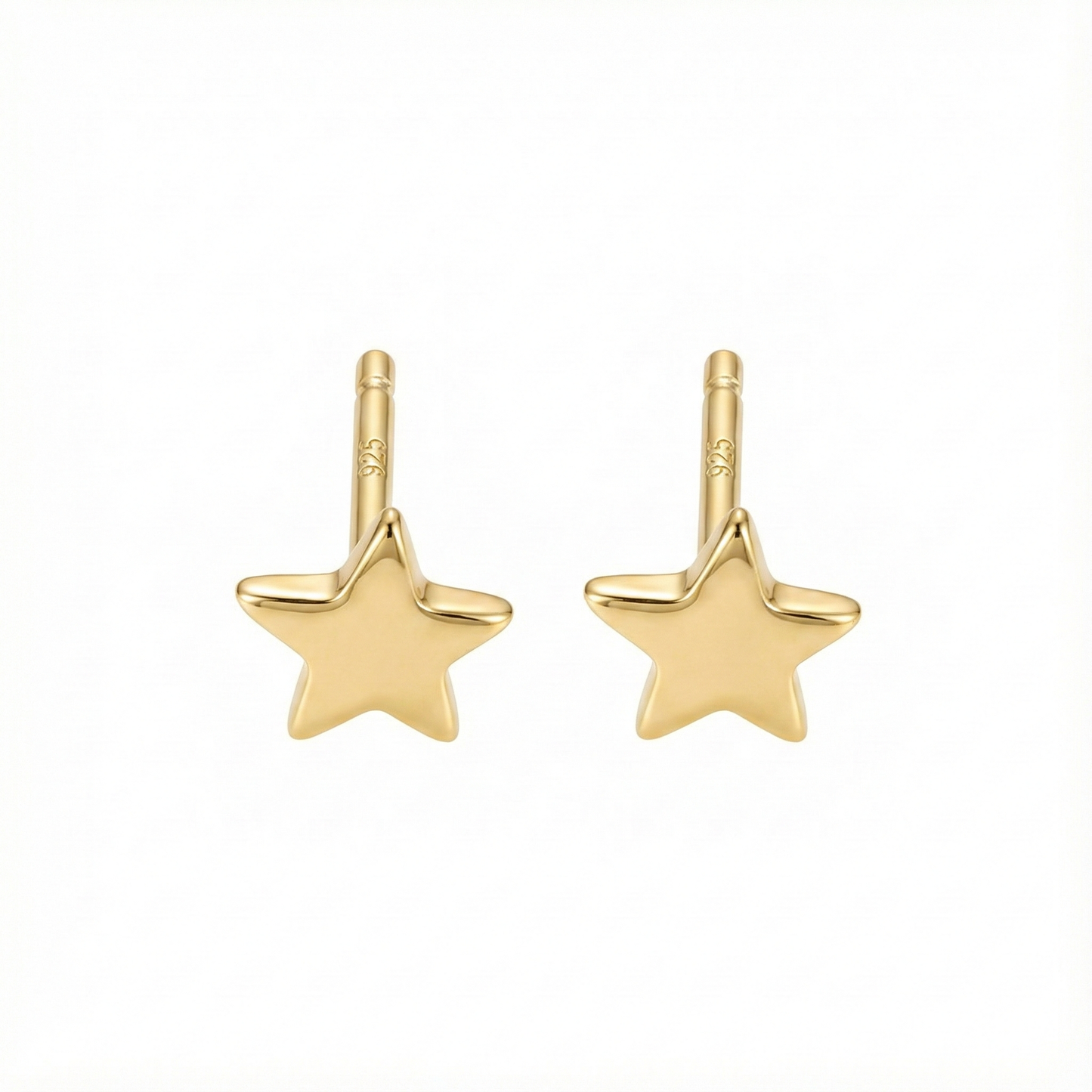 Petites puces d'oreilles en forme d'étoile dorée (finition or jaune), style minimaliste et brillant