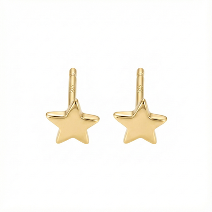 Petites puces d'oreilles en forme d'étoile dorée (finition or jaune), style minimaliste et brillant