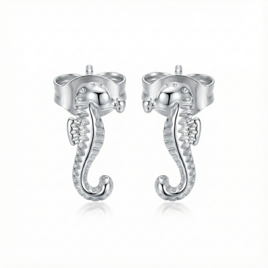 Boucles d'oreilles puces motif hippocampe en acier inoxydable argenté, bijou marin original et mignon pour femme ou enfant.
