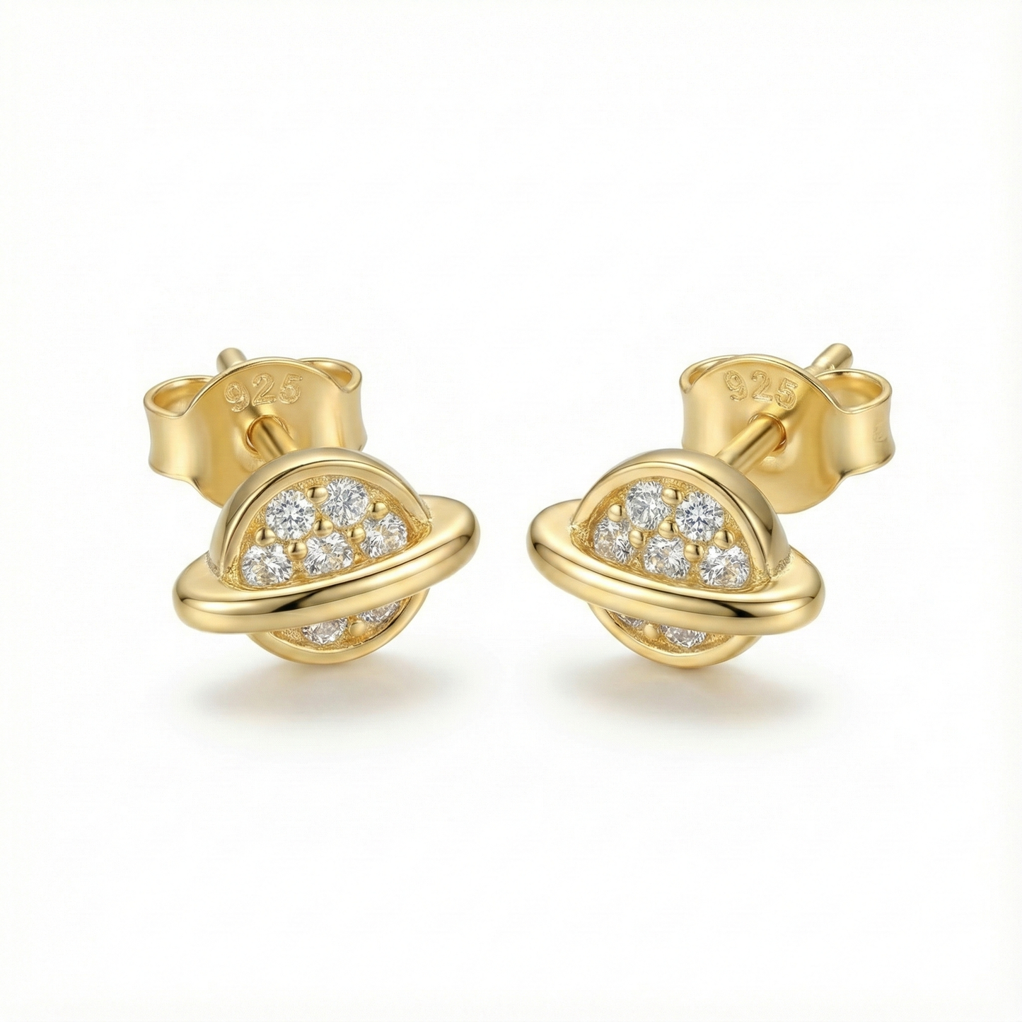 Petites puces d'oreilles en argent 925 doré forme planète Saturne pavée de zircons brillants